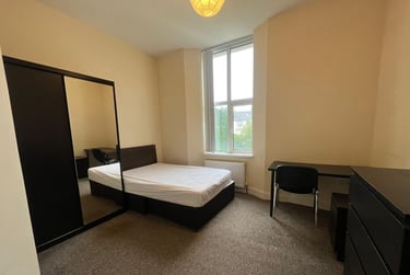 2 bed flat, 20 Woodland Terrace,, Greenbank, Plymouth, PL48NL - Image 2